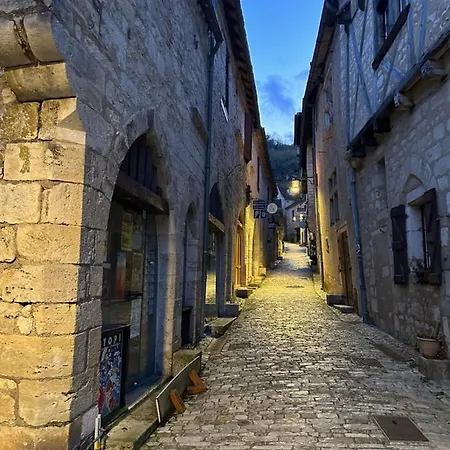 Les Hauts De Saulies - Et Table D'hotes De Charme Bed and breakfast