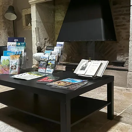 Les Hauts De Saulies - Et Table D'hotes De Charme Bed and breakfast
