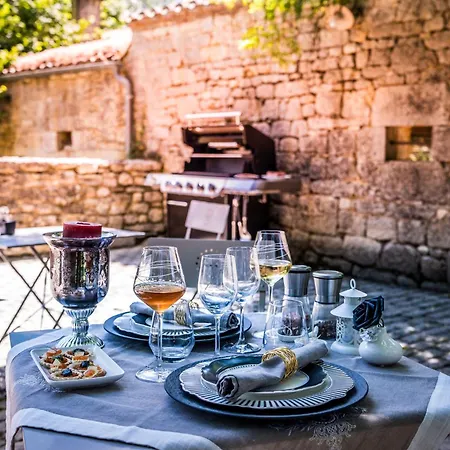 Les Hauts De Saulies - Et Table D'hotes De Charme *