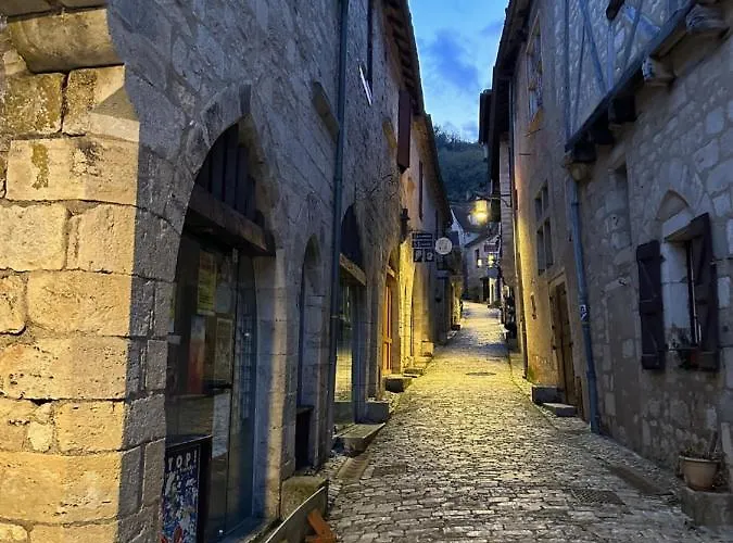 Les Hauts De Saulies - Et Table D'hotes De Charme B&B