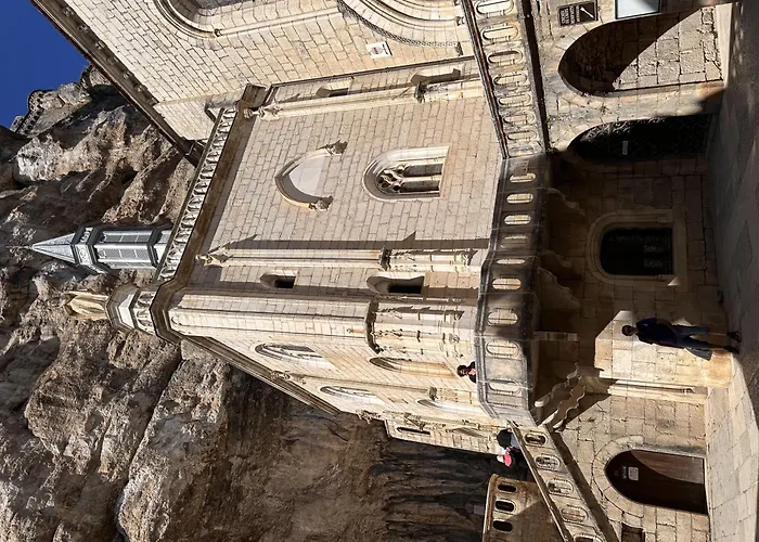 Les Hauts De Saulies - Et Table D'hotes De Charme B&B