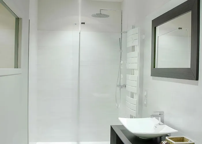 Les Hauts De Saulies - Et Table D'hotes De Charme 3*