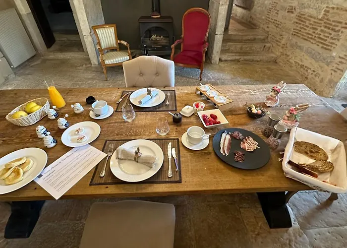 Les Hauts De Saulies - Et Table D'hotes De Charme B&B