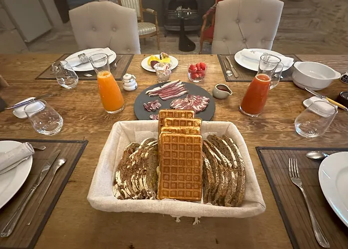 Les Hauts De Saulies - Et Table D'hotes De Charme B&B 3*