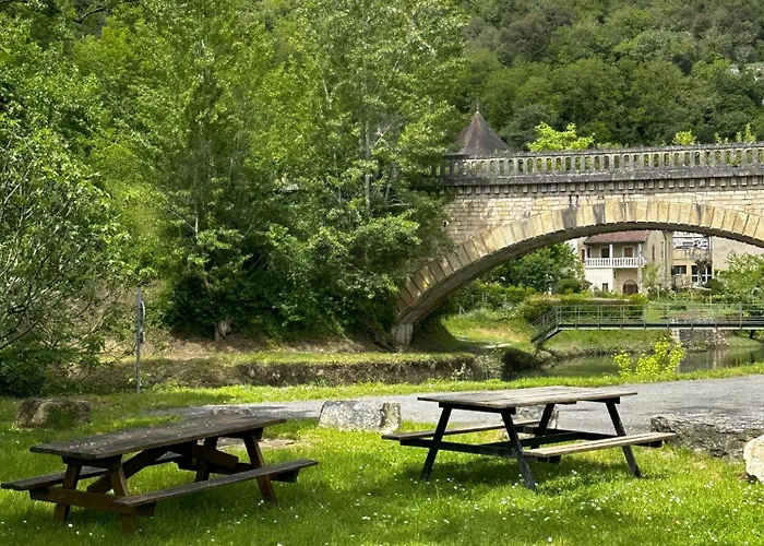 B&B Les Hauts De Saulies - Et Table D'hotes De Charme Vers (Lot)