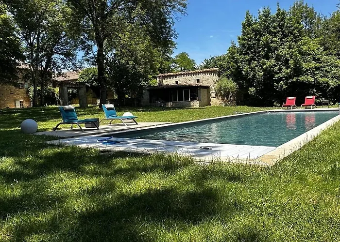 Les Hauts De Saulies - Et Table D'hotes De Charme B&B