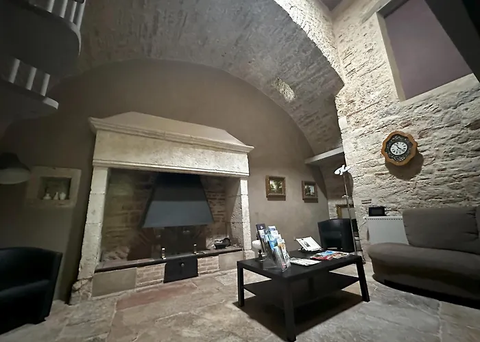 B&B Les Hauts De Saulies - Et Table D'hotes De Charme Vers (Lot)