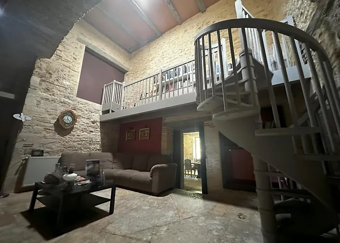 Les Hauts De Saulies - Et Table D'hotes De Charme B&B