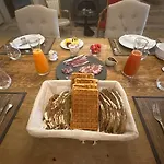 Les Hauts De Saulies - Et Table D'hotes De Charme Nocleg ze śniadaniem 3*