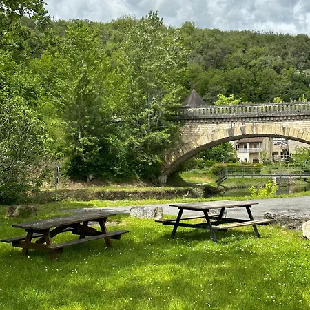 ベッド・アンド・ブレックファスト Les Hauts De Saulies - Et Table D'hotes De Charme Vers