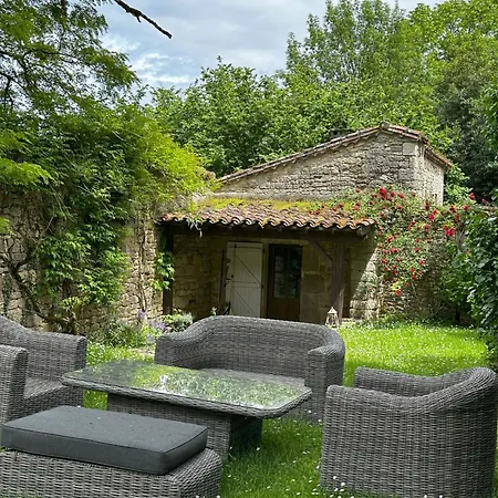 Couette-café Les Hauts De Saulies - Et Table D'hotes De Charme *