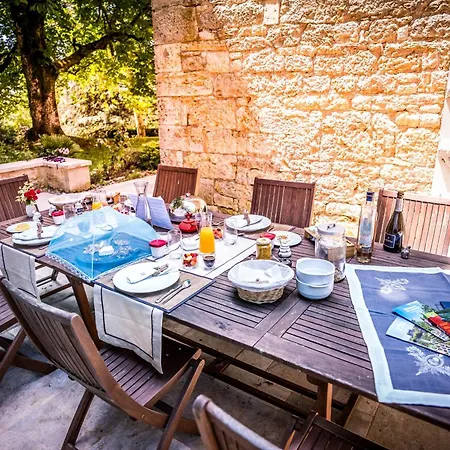 Les Hauts De Saulies - Et Table D'hotes De Charme