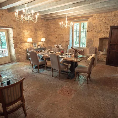 Couette-café Les Hauts De Saulies - Et Table D'hotes De Charme *