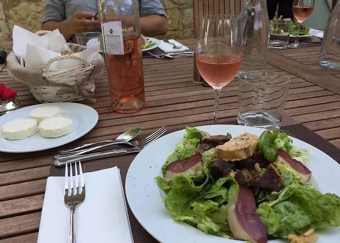 Les Hauts De Saulies - Et Table D'hotes De Charme 住宿加早餐酒店 3*