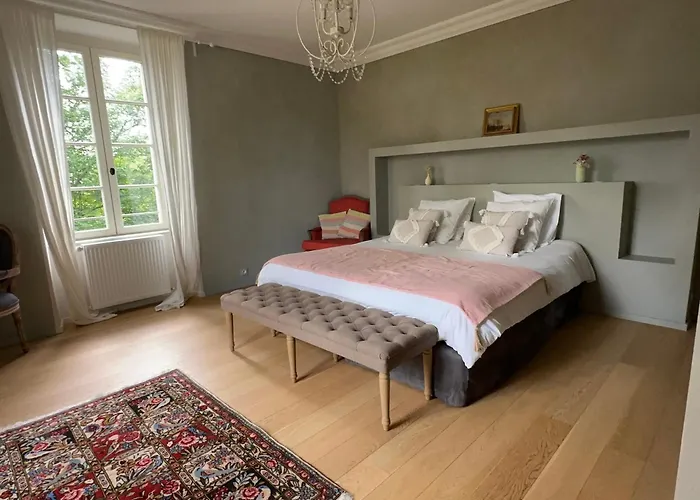 Les Hauts De Saulies - Et Table D'hotes De Charme 3* 维尔