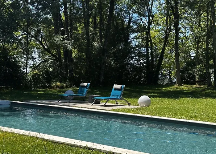 Les Hauts De Saulies - Et Table D'hotes De Charme 住宿加早餐酒店 3*