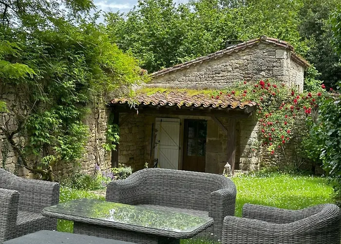 住宿加早餐酒店 Les Hauts De Saulies - Et Table D'hotes De Charme 3*