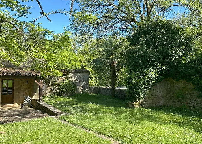 Les Hauts De Saulies - Et Table D'hotes De Charme 维尔