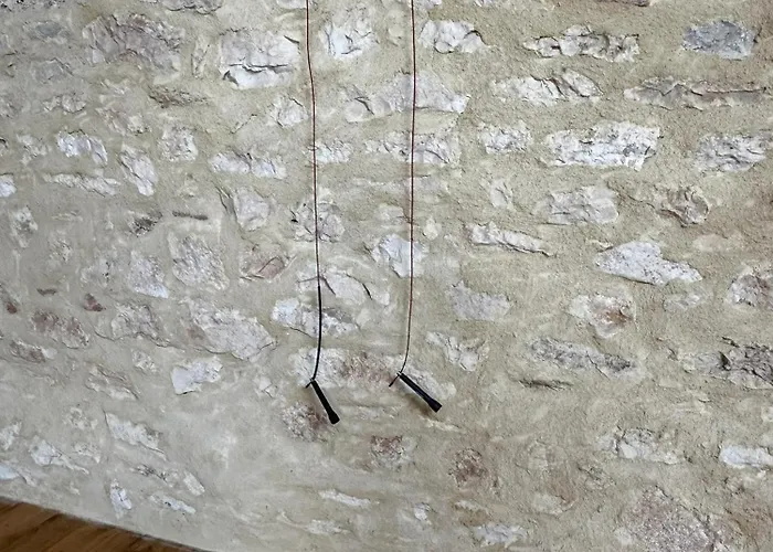 Les Hauts De Saulies - Et Table D'hotes De Charme 住宿加早餐酒店 维尔